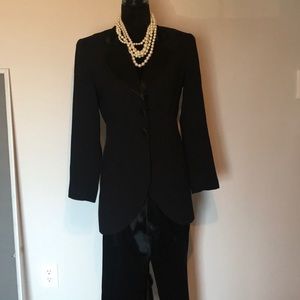 Women’s Elegant Pant Suit